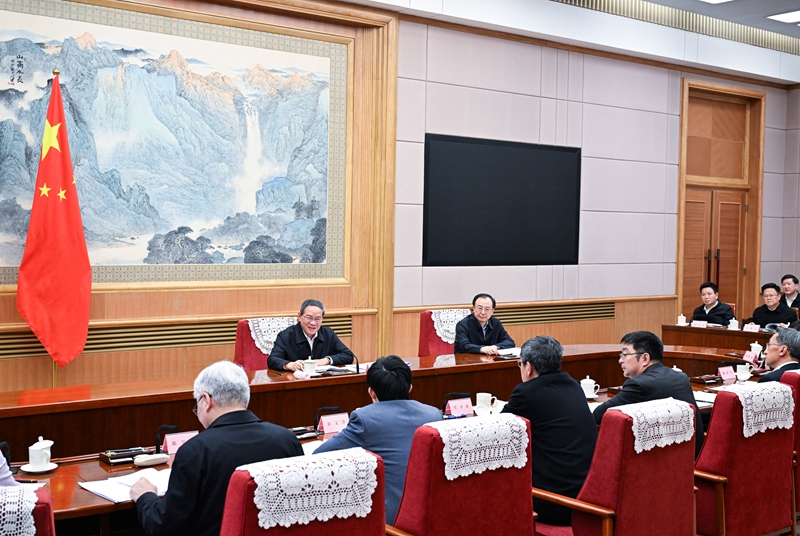 李強(qiáng)主持召開專家、企業(yè)家和教科文衛(wèi)體等領(lǐng)域代表座談會(huì) 聽取對政府工作報(bào)告的意見建議
